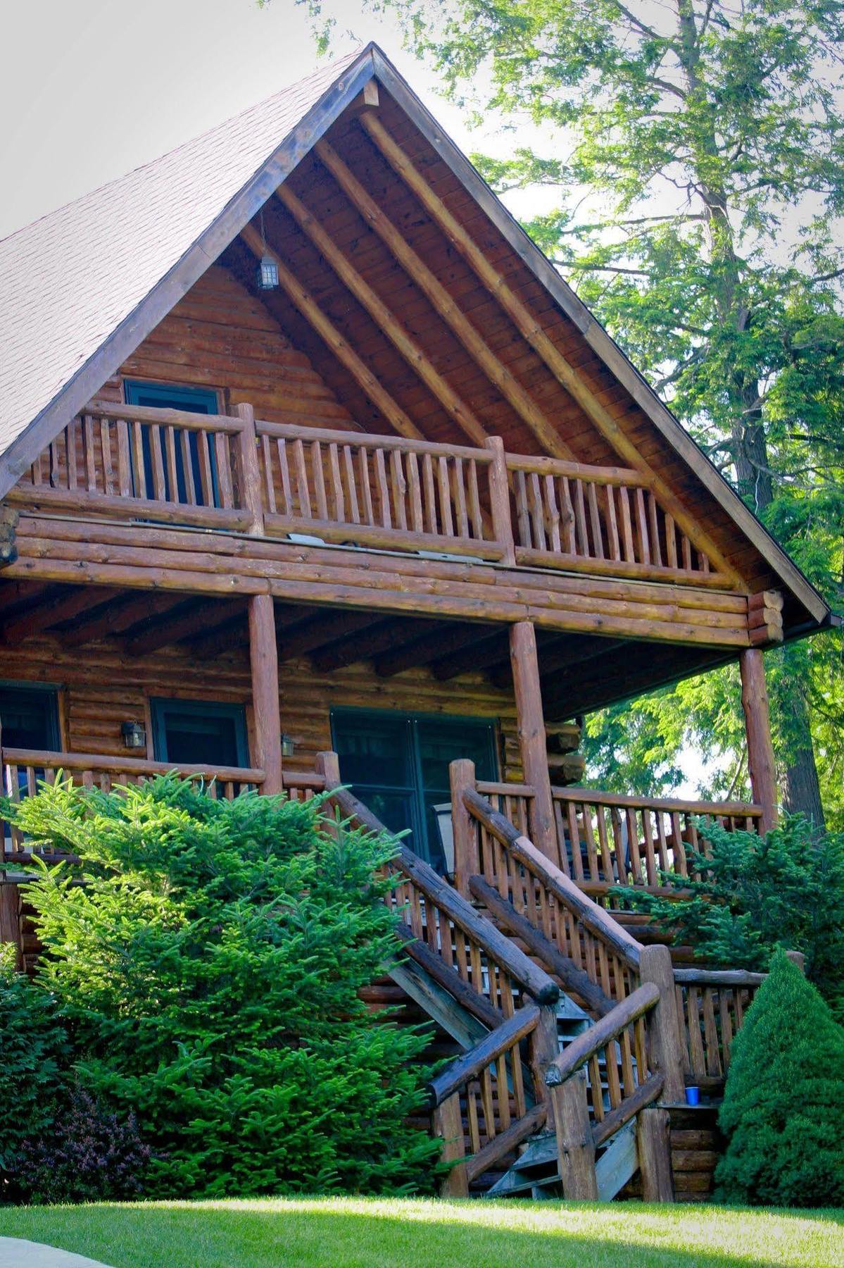 The At Cresthaven Lake George
